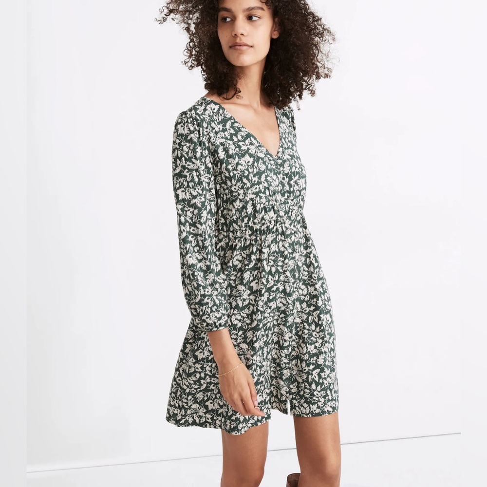 Madewell
V-Neck Button-Front Mini Dress in Forest Leaves